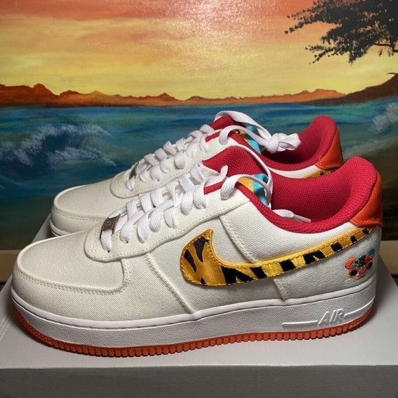 Nike Wmns Air Force 1 ‘07 LX “YEAR OF THE TIGER” | W6 | DISCOUNTED - Picture 3 of 3